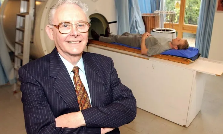 3 anos da morte do professor Sir Mansfield, ganhador do Pr&ecirc;mio Nobel